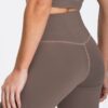 LEGGING CINTURA ALTA COM BOLSO PREMIUM RIOHUG CASTANHO RIO YOGA - Imagem 4